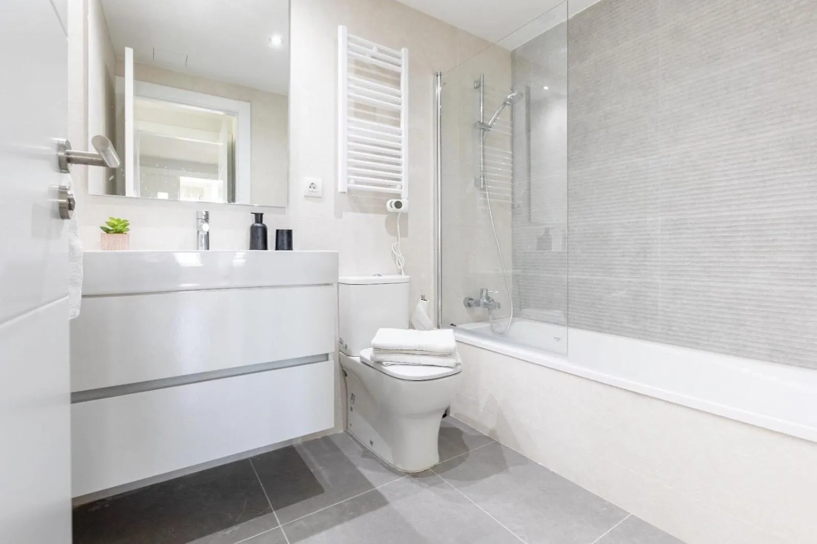 Mediterranean Way - Los Olivos La Pineda Apartamento