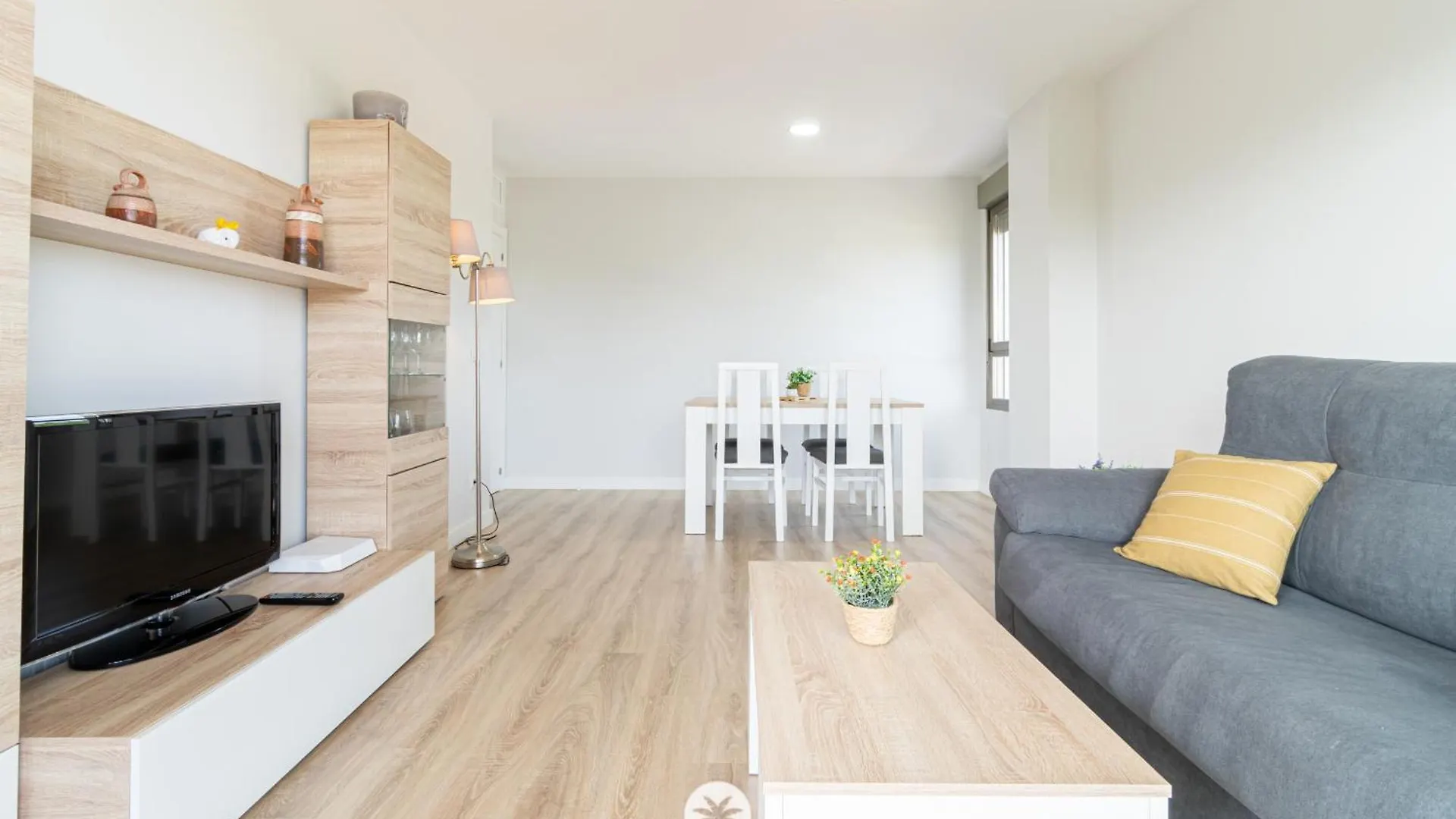 Mediterranean Way - Los Olivos La Pineda Apartment
